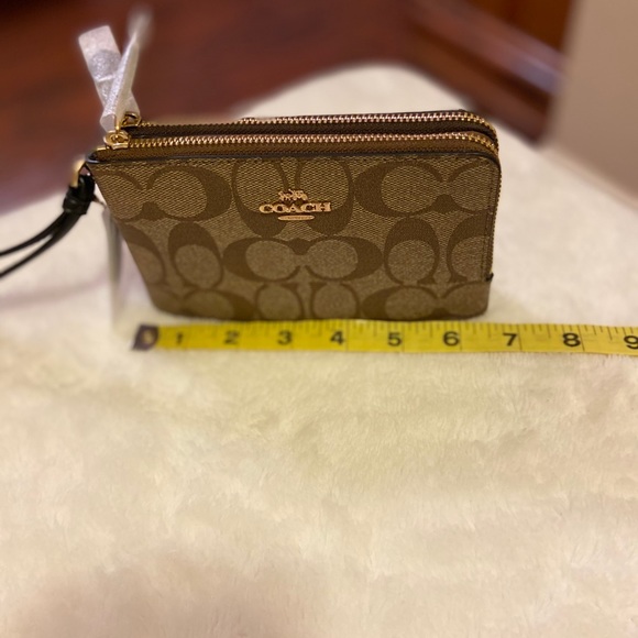 Double Corner Zip Wristlet In Signature Canvas. - Picture 3 of 6